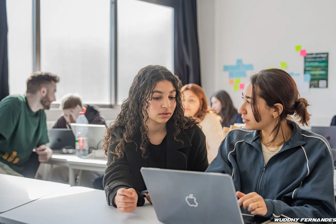 Etudiantes d'HETIC en plein projet Etudiantes d'HETIC en plein projet