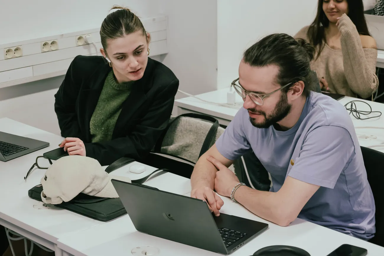 Etudiants HETIC en plein travail sur un de leur projet