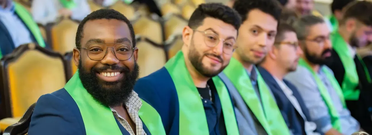 Diplômés du Bachelor Développeur Web HETIC lors de la cérémonie de remise des diplômes, prêts à débuter leur carrière dans les métiers du numérique.