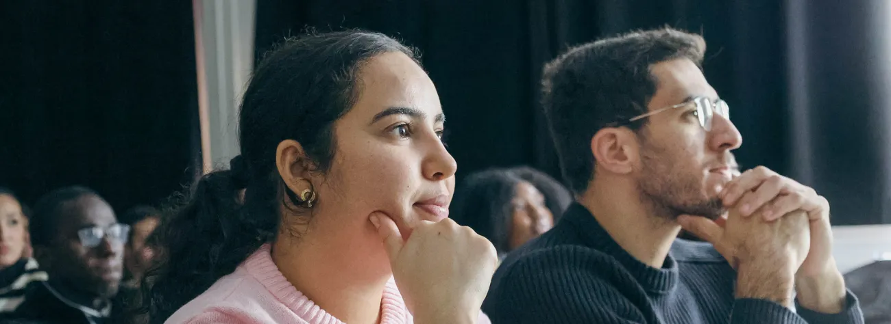 Étudiants de HETIC attentifs pendant un cours sur le campus de l'école du numérique